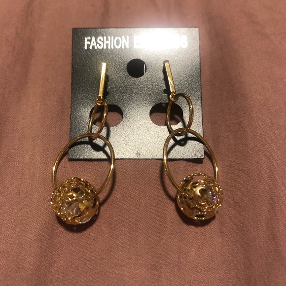 Earring - Picture 7 of 16